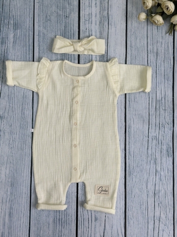 Купить оптом 336-СЛ. Комбинезон с повязкой для девочки из муслина, хлопок 100%, размеры 56,62,68, сливочный в Ульяновске