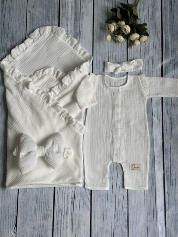 Купить оптом 335-М. Комплект из детского комбинезона,  р 56 и конверта муслин, хлопок 100% 90/90 см, молочный в Ульяновске