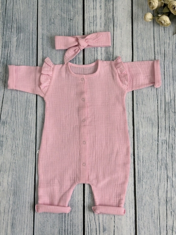 Купить оптом 336-Р. Комбинезон с повязкой для девочки из муслина, хлопок 100%, размеры 56,62,68, розовый в Ульяновске